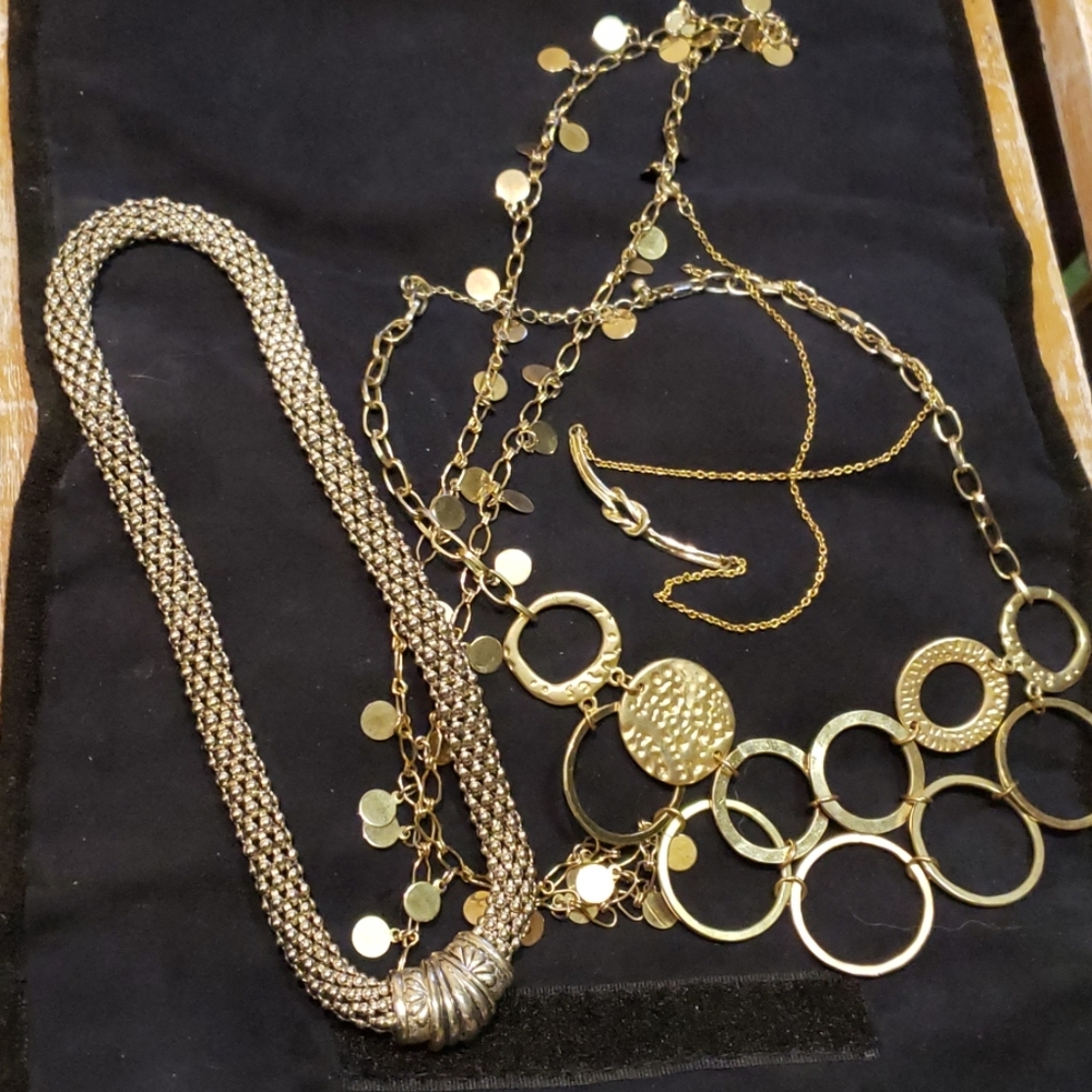 4 piece necklace lot